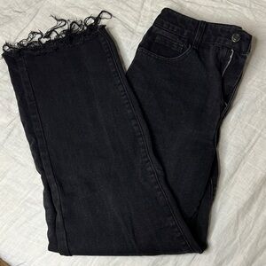 PrettyLittleThing Black Cropped Jeans with Frayed Hem